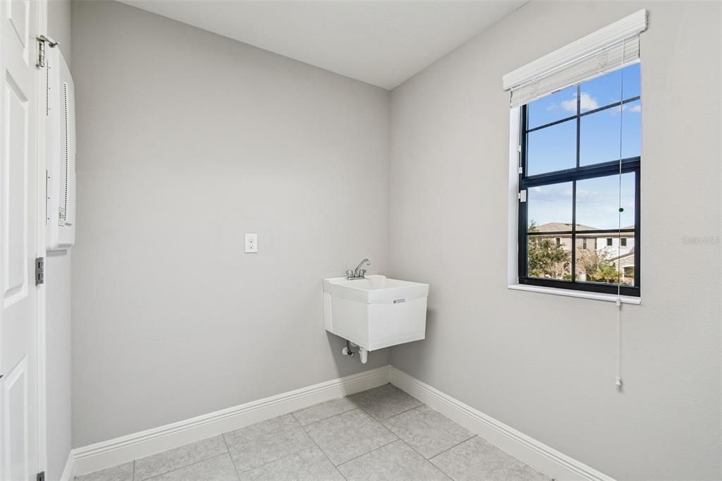 For Sale: $410,000 (4 beds, 3 baths, 2377 Square Feet)