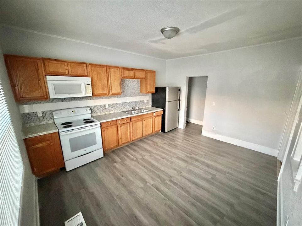 В аренду: $2,500 (3 спален, 2 ванн, 1300 Квадратных фут)