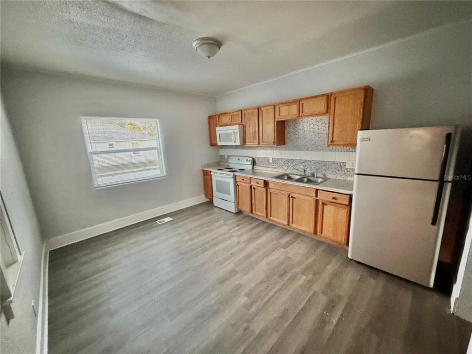 В аренду: $2,500 (3 спален, 2 ванн, 1300 Квадратных фут)