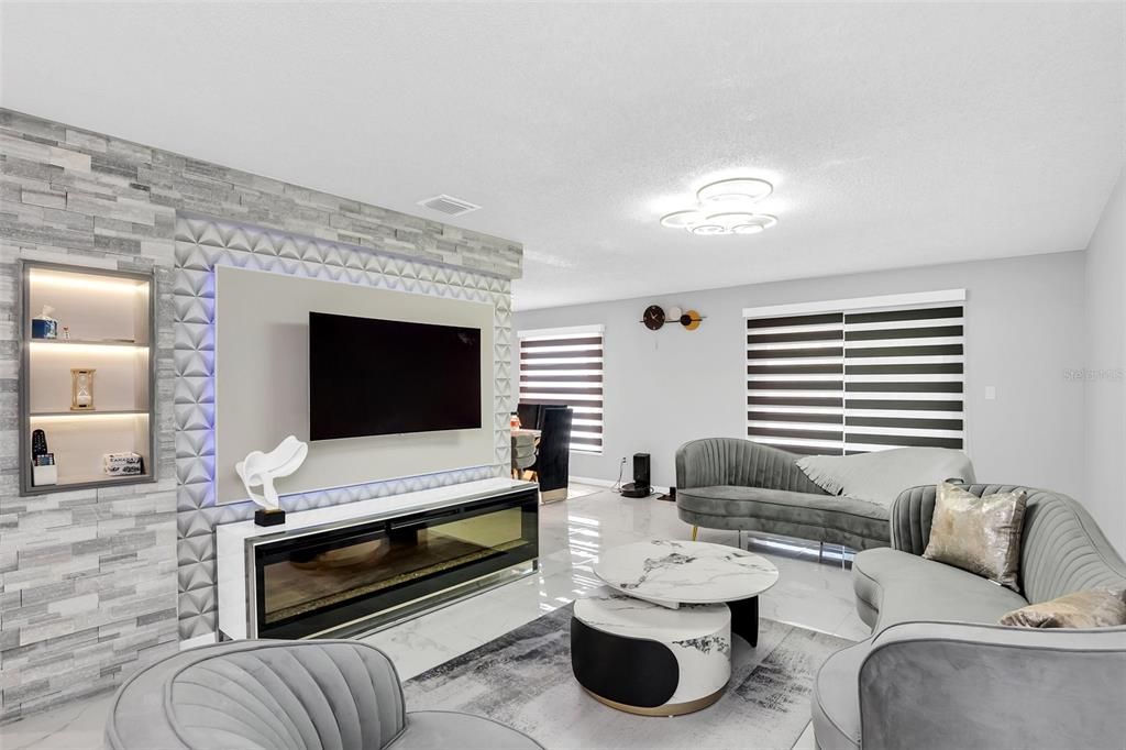 For Sale: $330,000 (2 beds, 2 baths, 1330 Square Feet)
