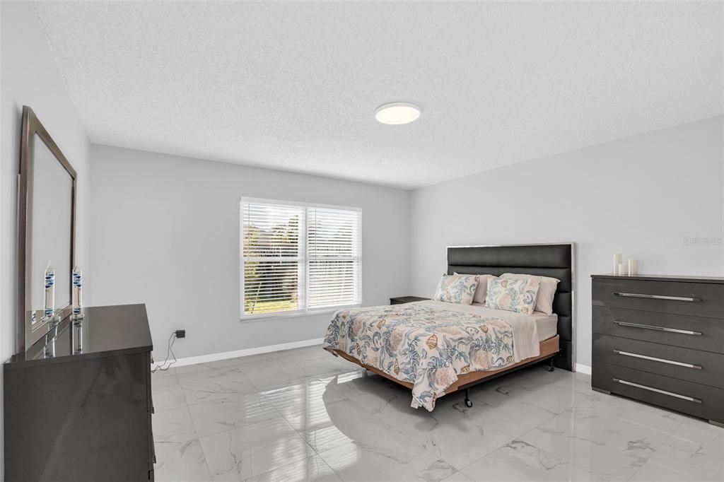 For Sale: $330,000 (2 beds, 2 baths, 1330 Square Feet)