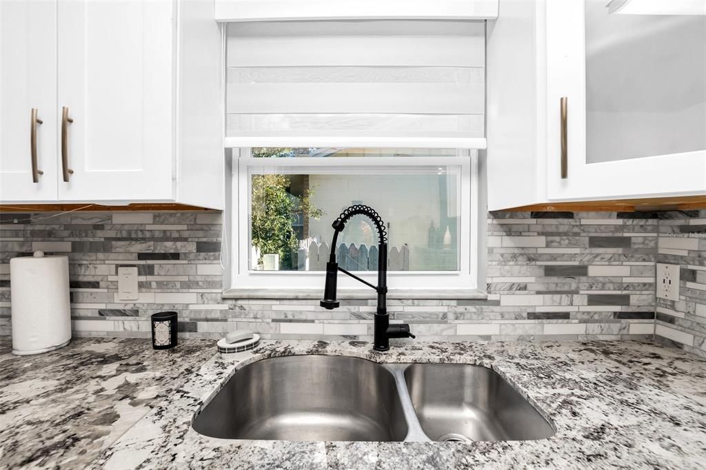 For Sale: $330,000 (2 beds, 2 baths, 1330 Square Feet)