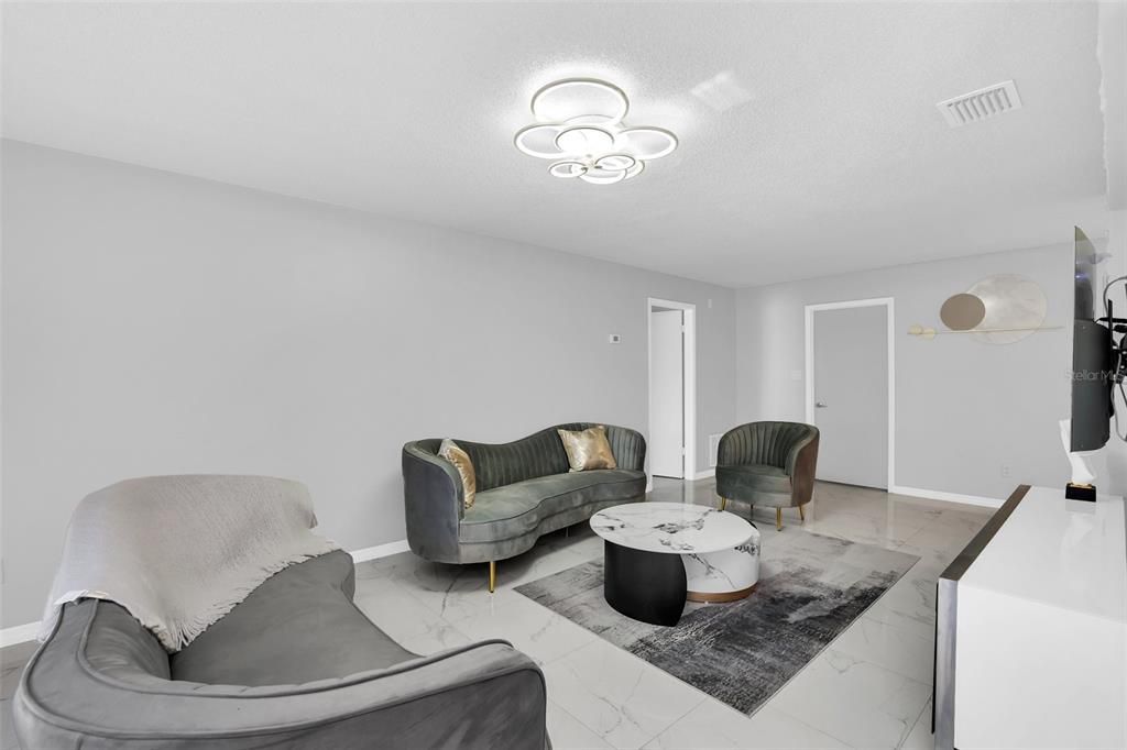 For Sale: $330,000 (2 beds, 2 baths, 1330 Square Feet)
