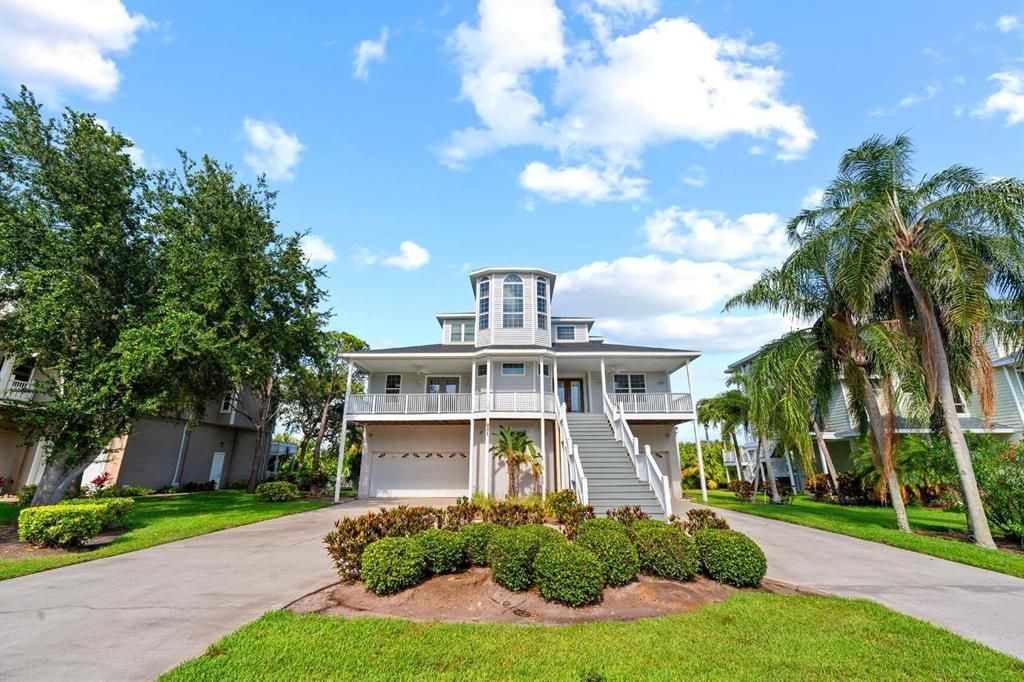 For Sale: $1,499,000 (4 beds, 5 baths, 3612 Square Feet)