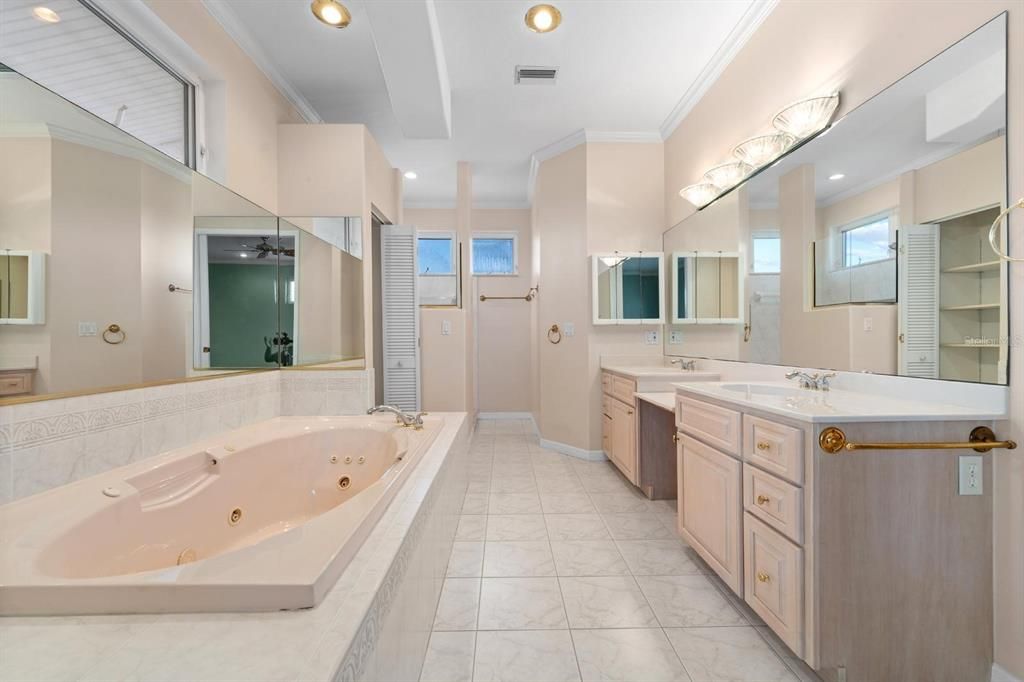 For Sale: $1,499,000 (4 beds, 5 baths, 3612 Square Feet)