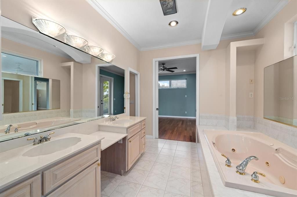 For Sale: $1,499,000 (4 beds, 5 baths, 3612 Square Feet)