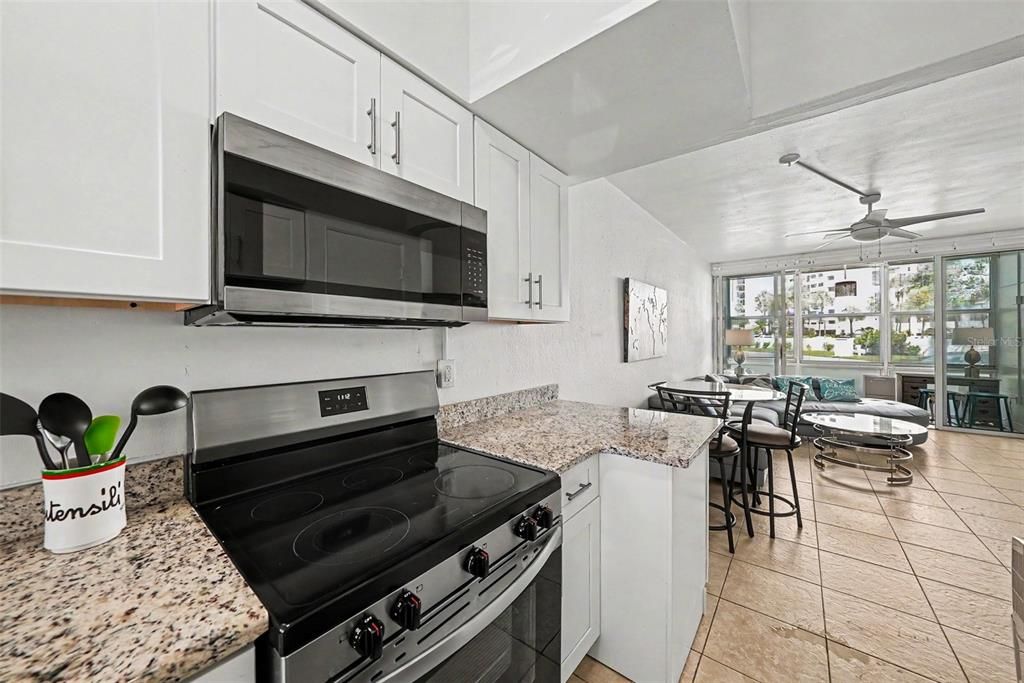 For Sale: $225,000 (1 beds, 1 baths, 595 Square Feet)