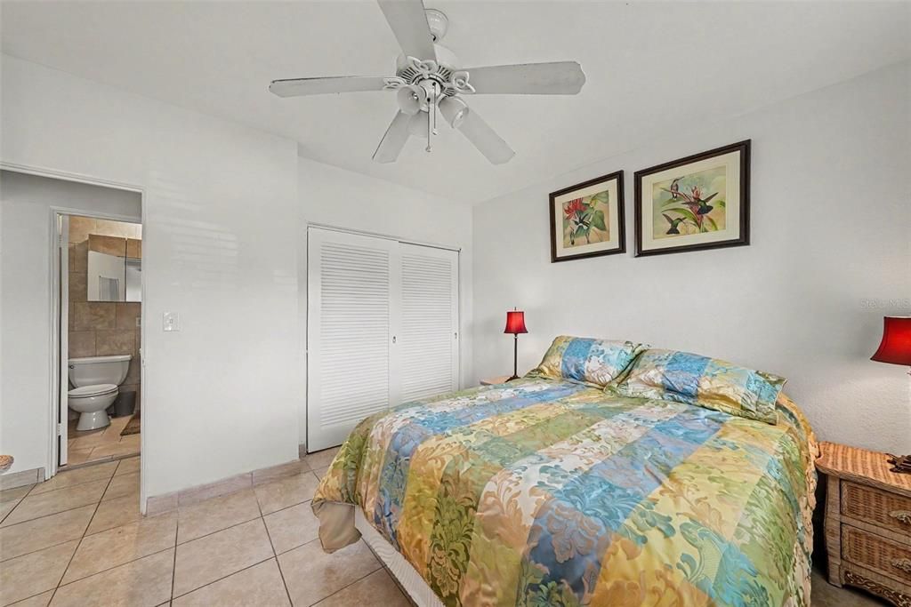 For Sale: $225,000 (1 beds, 1 baths, 595 Square Feet)