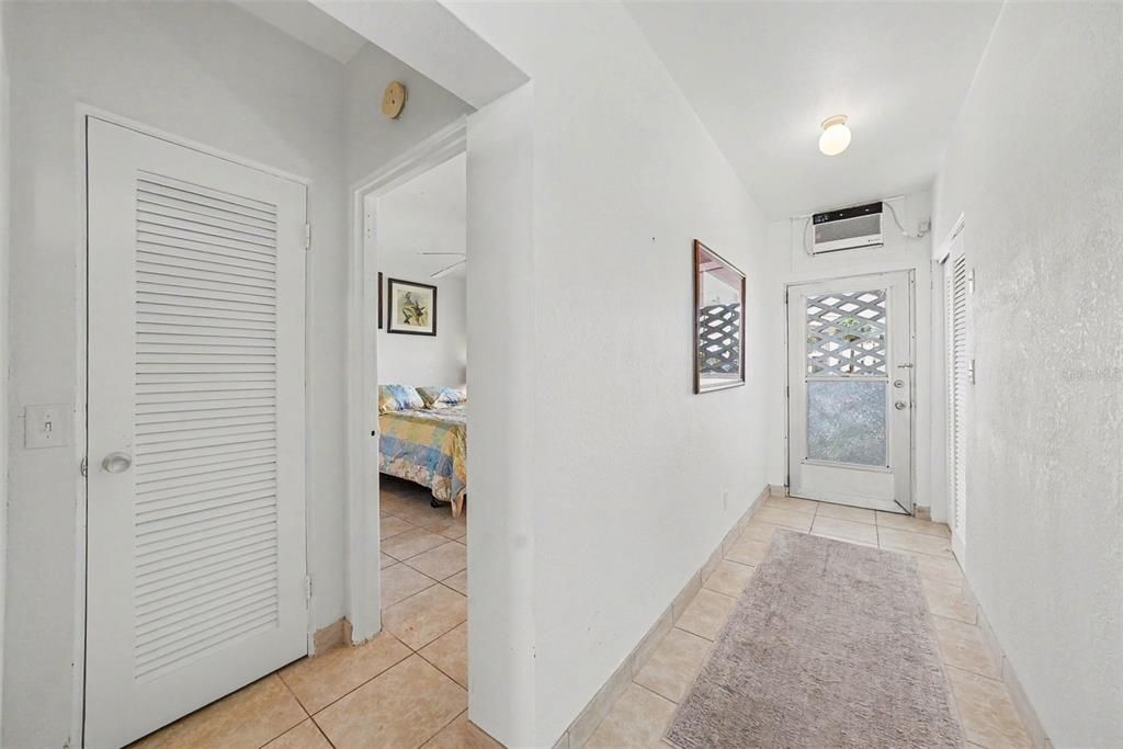 For Sale: $225,000 (1 beds, 1 baths, 595 Square Feet)