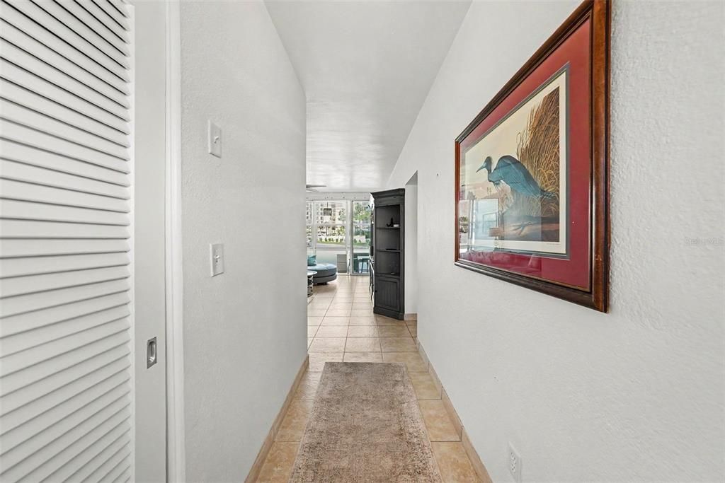 For Sale: $225,000 (1 beds, 1 baths, 595 Square Feet)