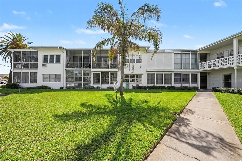For Sale: $225,000 (1 beds, 1 baths, 595 Square Feet)