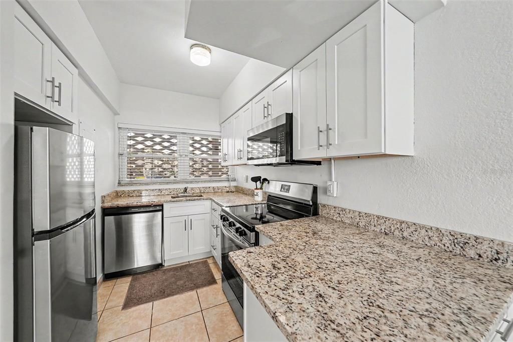 For Sale: $225,000 (1 beds, 1 baths, 595 Square Feet)
