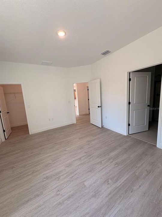 For Sale: $270,000 (4 beds, 2 baths, 1587 Square Feet)