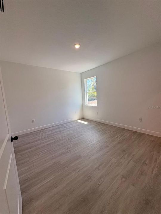 For Sale: $270,000 (4 beds, 2 baths, 1587 Square Feet)