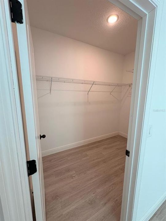 For Sale: $270,000 (4 beds, 2 baths, 1587 Square Feet)