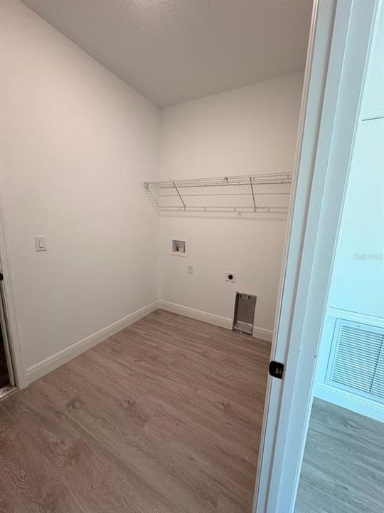 For Sale: $270,000 (4 beds, 2 baths, 1587 Square Feet)