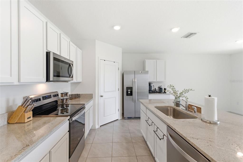 For Sale: $375,000 (4 beds, 2 baths, 1846 Square Feet)
