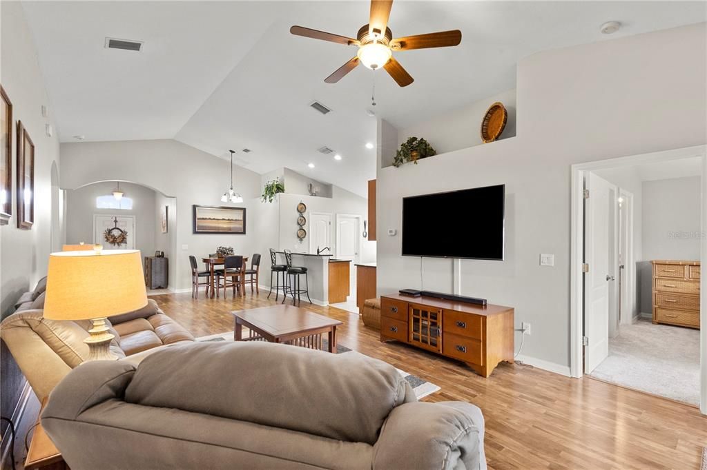 For Sale: $379,900 (3 beds, 3 baths, 1836 Square Feet)