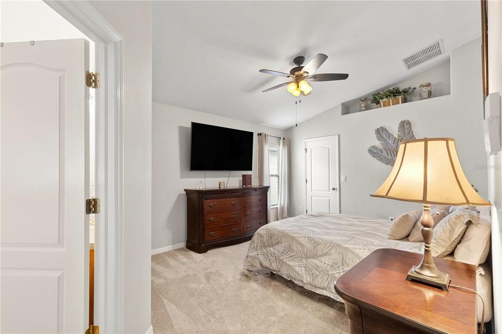 For Sale: $379,900 (3 beds, 3 baths, 1836 Square Feet)