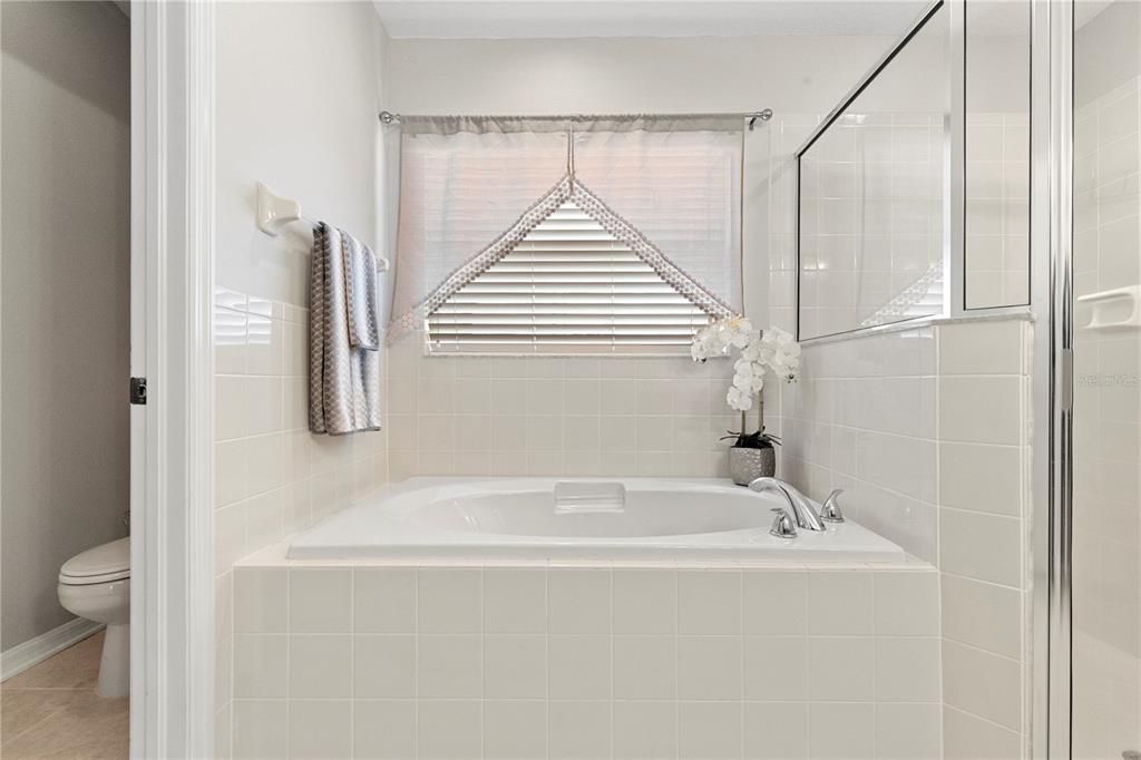 For Sale: $379,900 (3 beds, 3 baths, 1836 Square Feet)