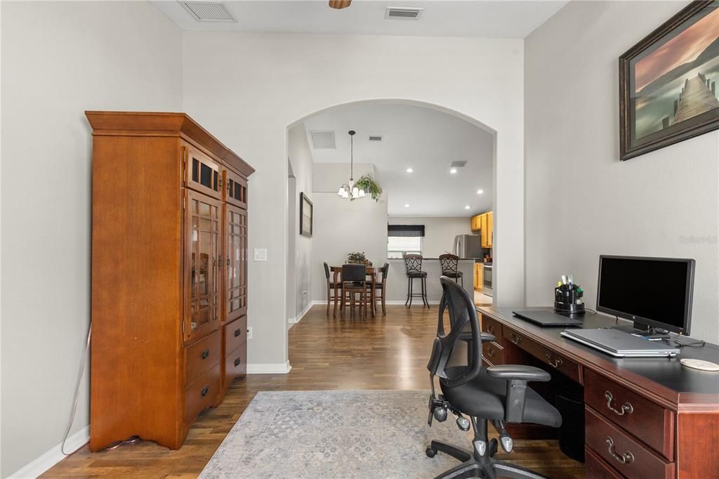 For Sale: $379,900 (3 beds, 3 baths, 1836 Square Feet)