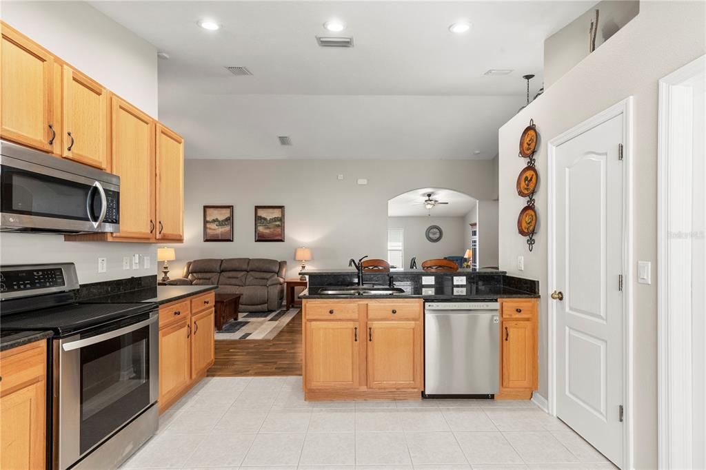 For Sale: $379,900 (3 beds, 3 baths, 1836 Square Feet)