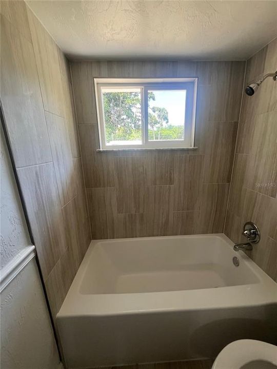 В аренду: $1,900 (4 спален, 2 ванн, 1484 Квадратных фут)