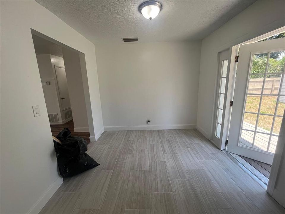 В аренду: $1,900 (4 спален, 2 ванн, 1484 Квадратных фут)