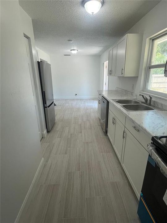 В аренду: $1,900 (4 спален, 2 ванн, 1484 Квадратных фут)