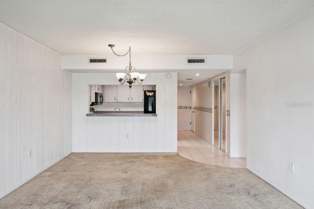 Activo con contrato: $215,000 (2 camas, 2 baños, 1022 Pies cuadrados)