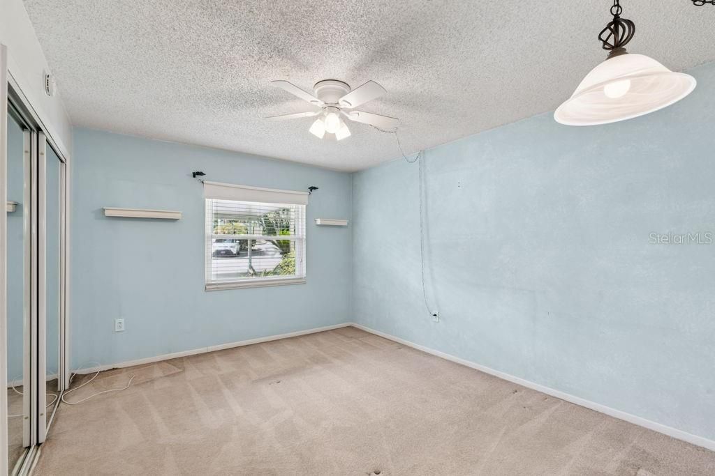 Activo con contrato: $215,000 (2 camas, 2 baños, 1022 Pies cuadrados)