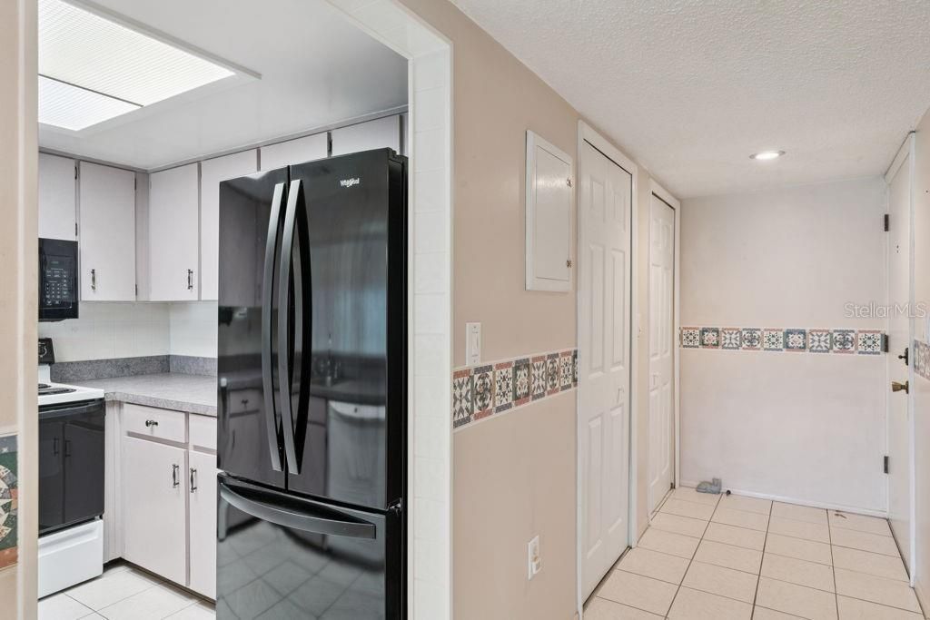 Activo con contrato: $215,000 (2 camas, 2 baños, 1022 Pies cuadrados)