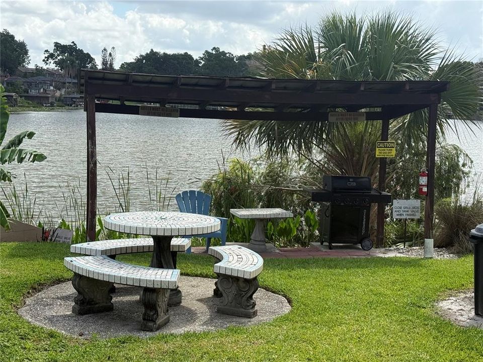 Activo con contrato: $215,000 (2 camas, 2 baños, 1022 Pies cuadrados)