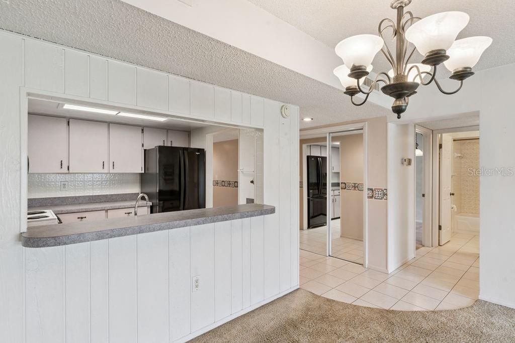 Activo con contrato: $215,000 (2 camas, 2 baños, 1022 Pies cuadrados)