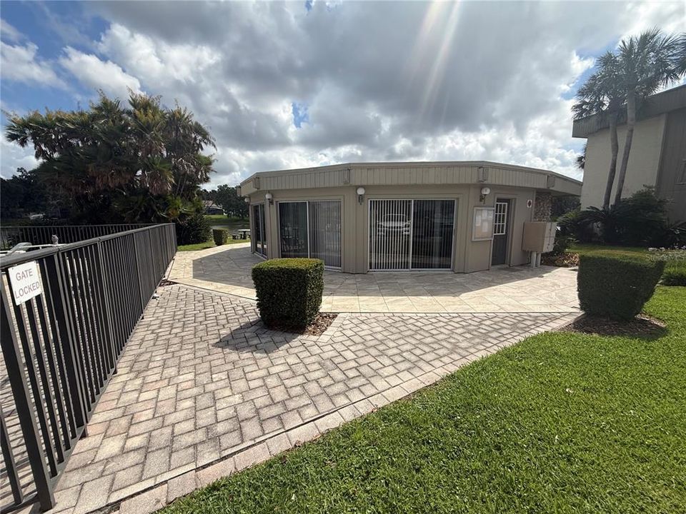 Activo con contrato: $215,000 (2 camas, 2 baños, 1022 Pies cuadrados)