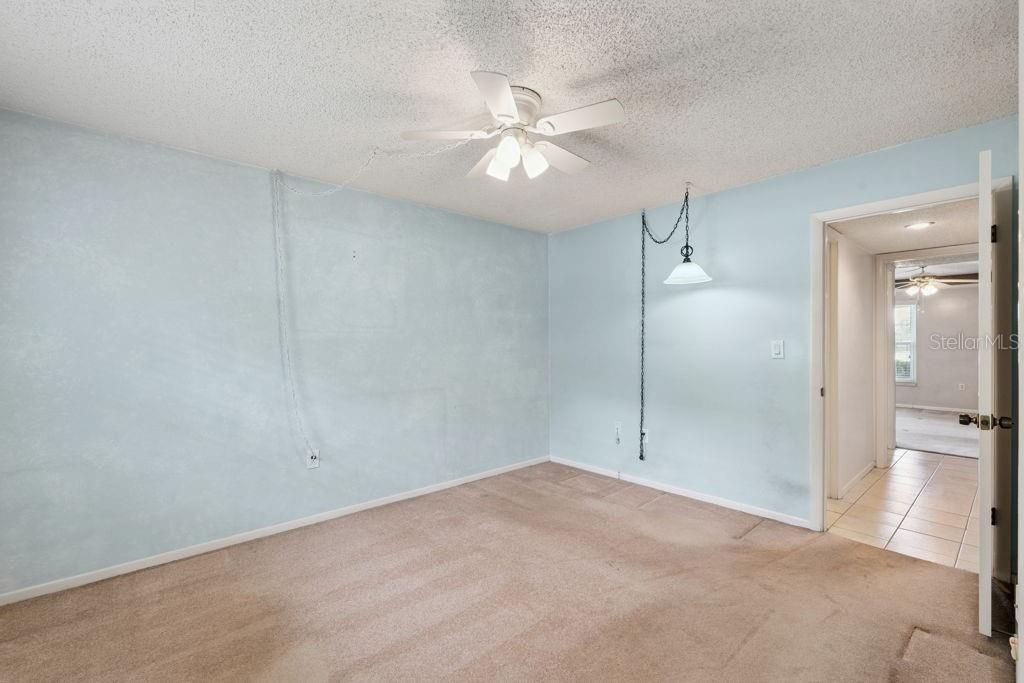 Activo con contrato: $215,000 (2 camas, 2 baños, 1022 Pies cuadrados)