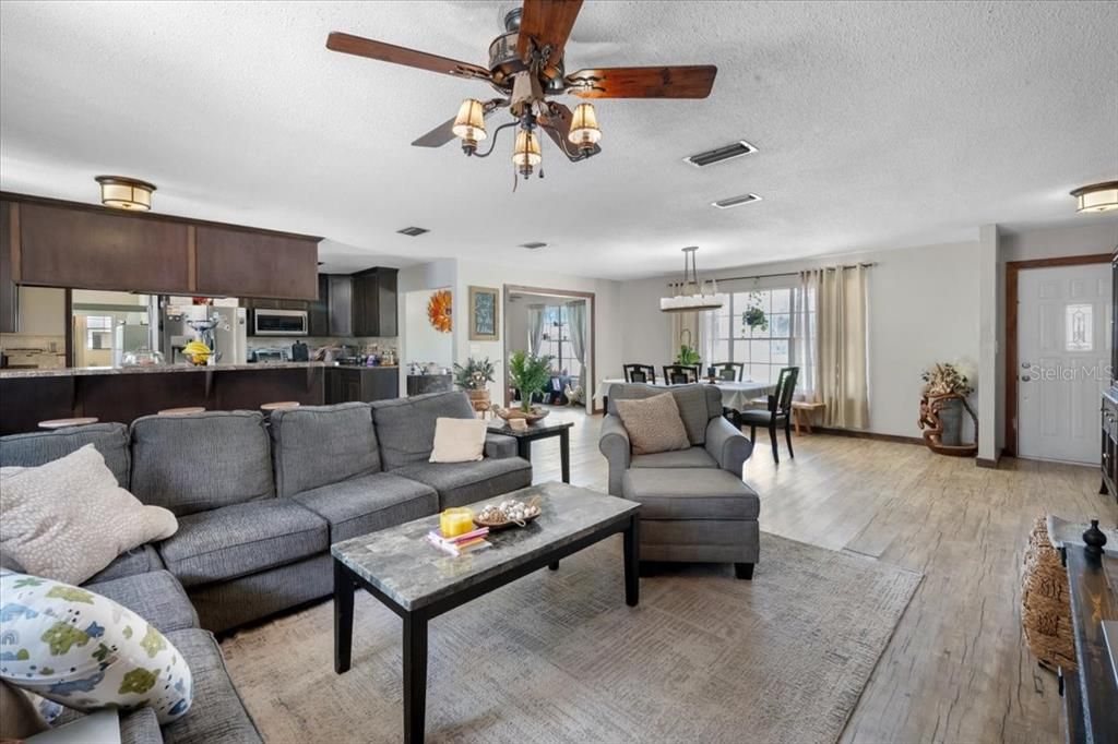 For Sale: $459,997 (3 beds, 2 baths, 2336 Square Feet)