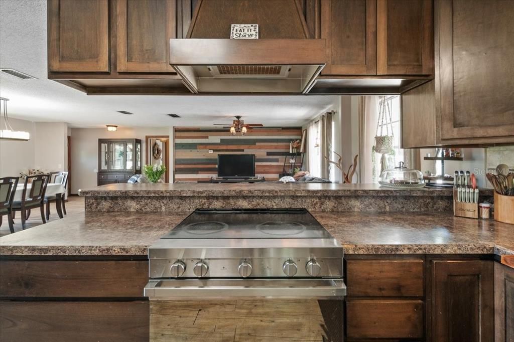 For Sale: $459,997 (3 beds, 2 baths, 2336 Square Feet)