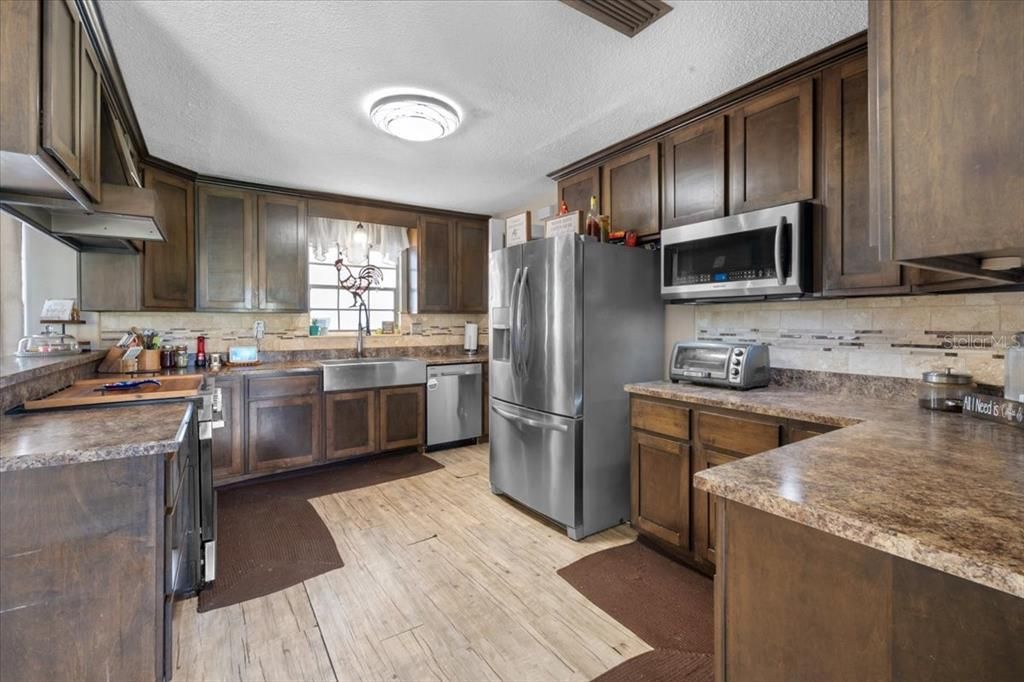 For Sale: $459,997 (3 beds, 2 baths, 2336 Square Feet)