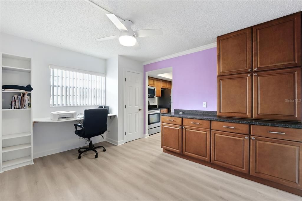 For Sale: $180,000 (2 beds, 1 baths, 781 Square Feet)