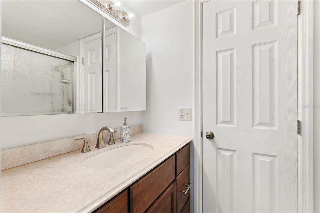 For Sale: $180,000 (2 beds, 1 baths, 781 Square Feet)