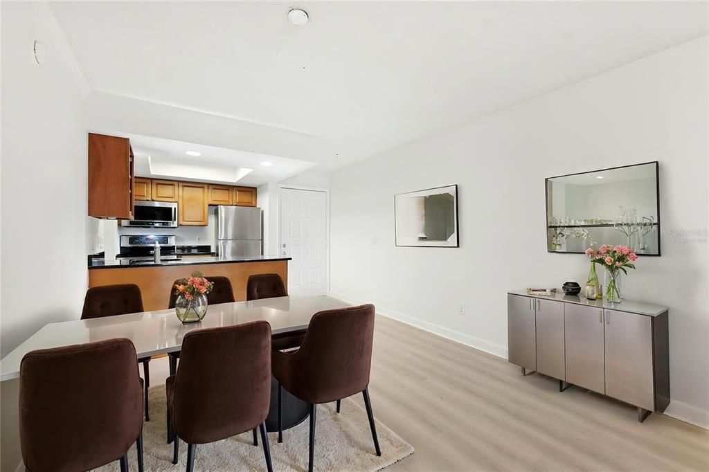 For Sale: $180,000 (2 beds, 1 baths, 781 Square Feet)