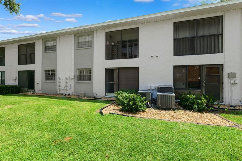 For Sale: $180,000 (2 beds, 1 baths, 781 Square Feet)