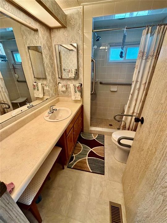 На продажу: $139,900 (2 спален, 2 ванн, 1152 Квадратных фут)