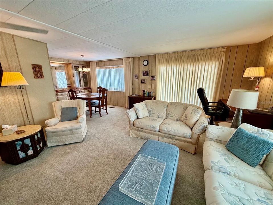 На продажу: $139,900 (2 спален, 2 ванн, 1152 Квадратных фут)
