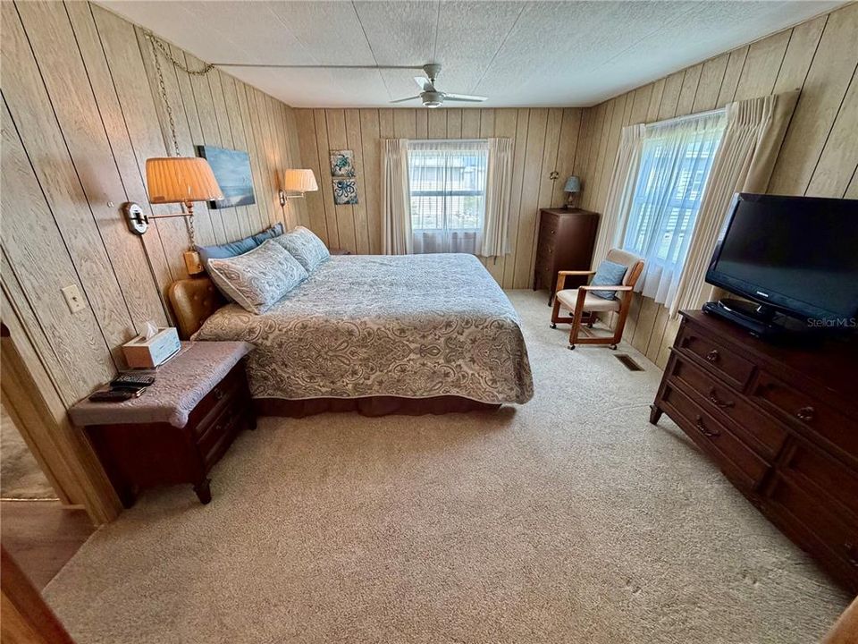 На продажу: $139,900 (2 спален, 2 ванн, 1152 Квадратных фут)