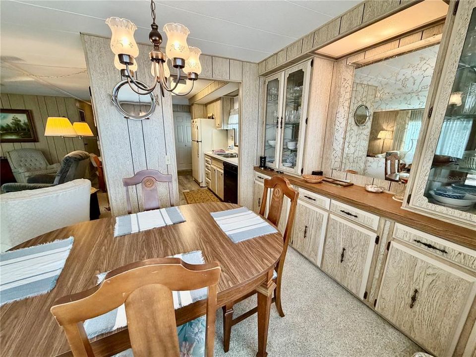 На продажу: $139,900 (2 спален, 2 ванн, 1152 Квадратных фут)