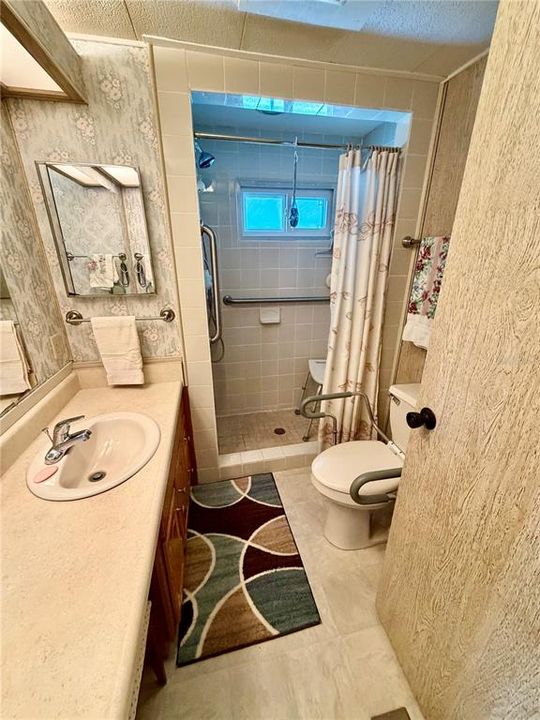 На продажу: $139,900 (2 спален, 2 ванн, 1152 Квадратных фут)