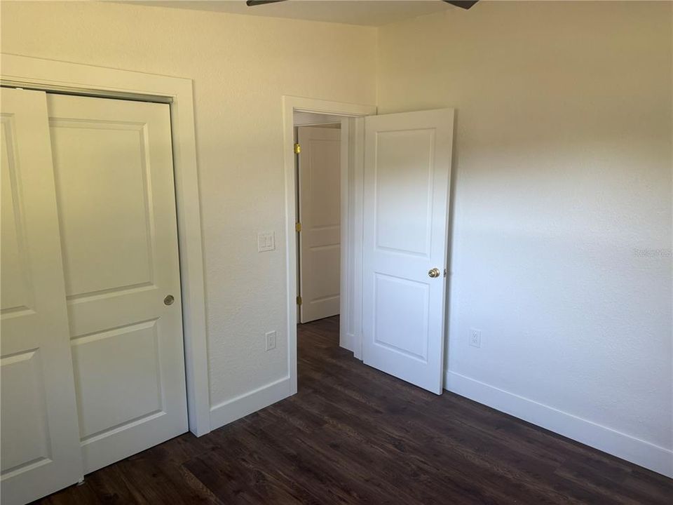 For Rent: $2,450 (2 beds, 1 baths, 888 Square Feet)