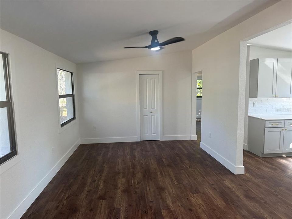 For Rent: $2,450 (2 beds, 1 baths, 888 Square Feet)